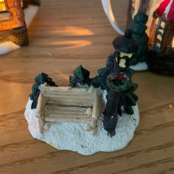 Vtg Holiday Traditions 8 Pc Lighted Christmas Village Set Hand Painted Porcelain - Picture 8 of 15